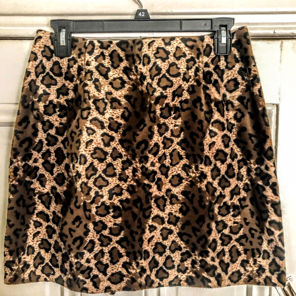 Skirt, leopard print, faux velvet, mini skirt.
